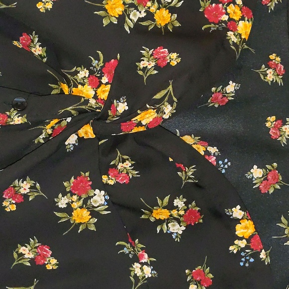 Women's Black/Floral Button Down Top with Cropped Front - Picture 7 of 7